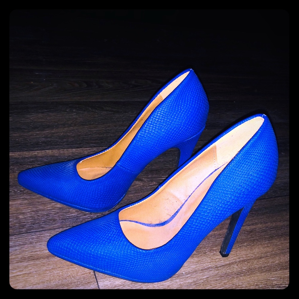 Size 7 Cupid Heels blue Like New